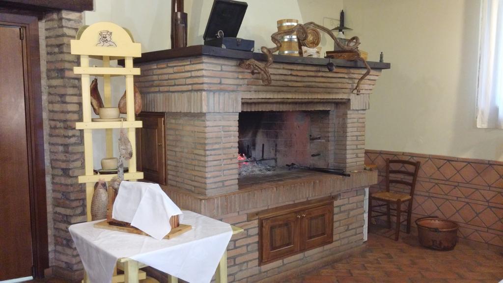 Villa Società Agricola F.lli Angelucci Cannara Esterno foto