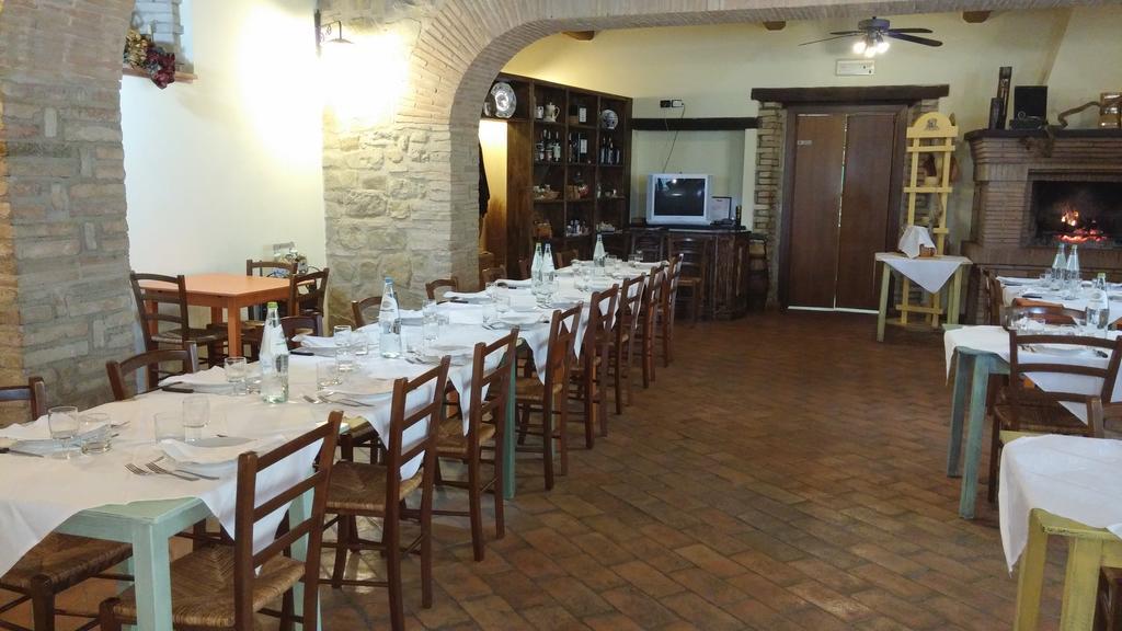 Villa Società Agricola F.lli Angelucci Cannara Esterno foto