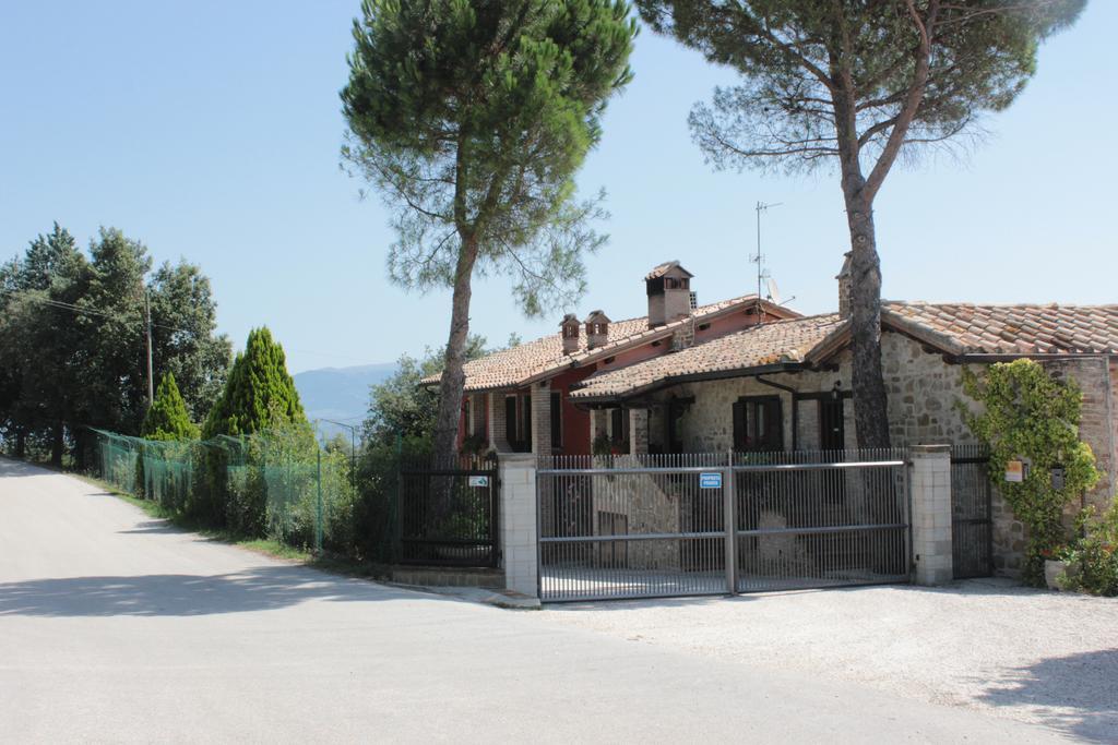 Villa Società Agricola F.lli Angelucci Cannara Esterno foto