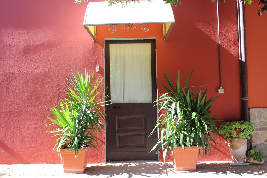 Villa Società Agricola F.lli Angelucci Cannara Esterno foto