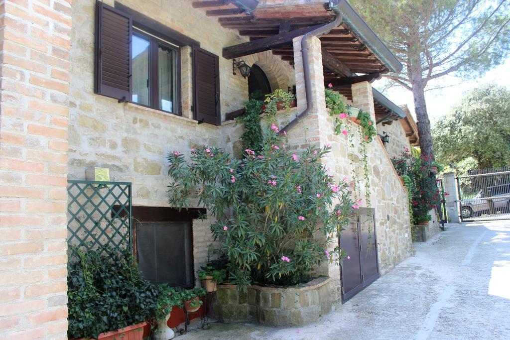 Villa Società Agricola F.lli Angelucci Cannara Esterno foto